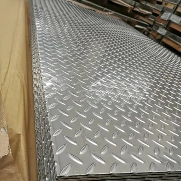 Placă cu model de oțel carbon